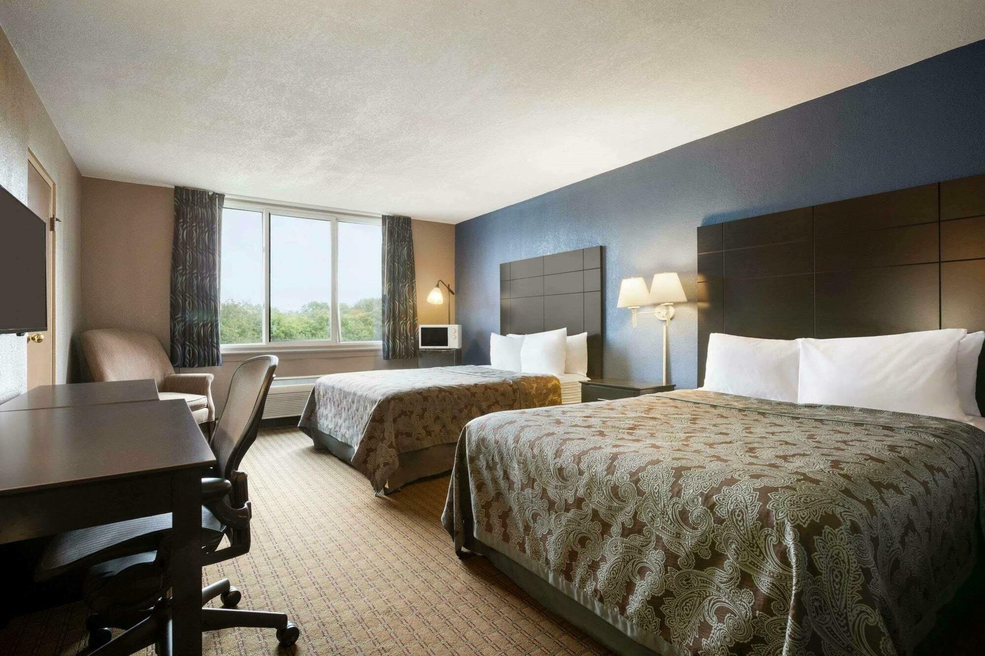 Days Inn By Wyndham Willoughby/Cleveland Exterior photo