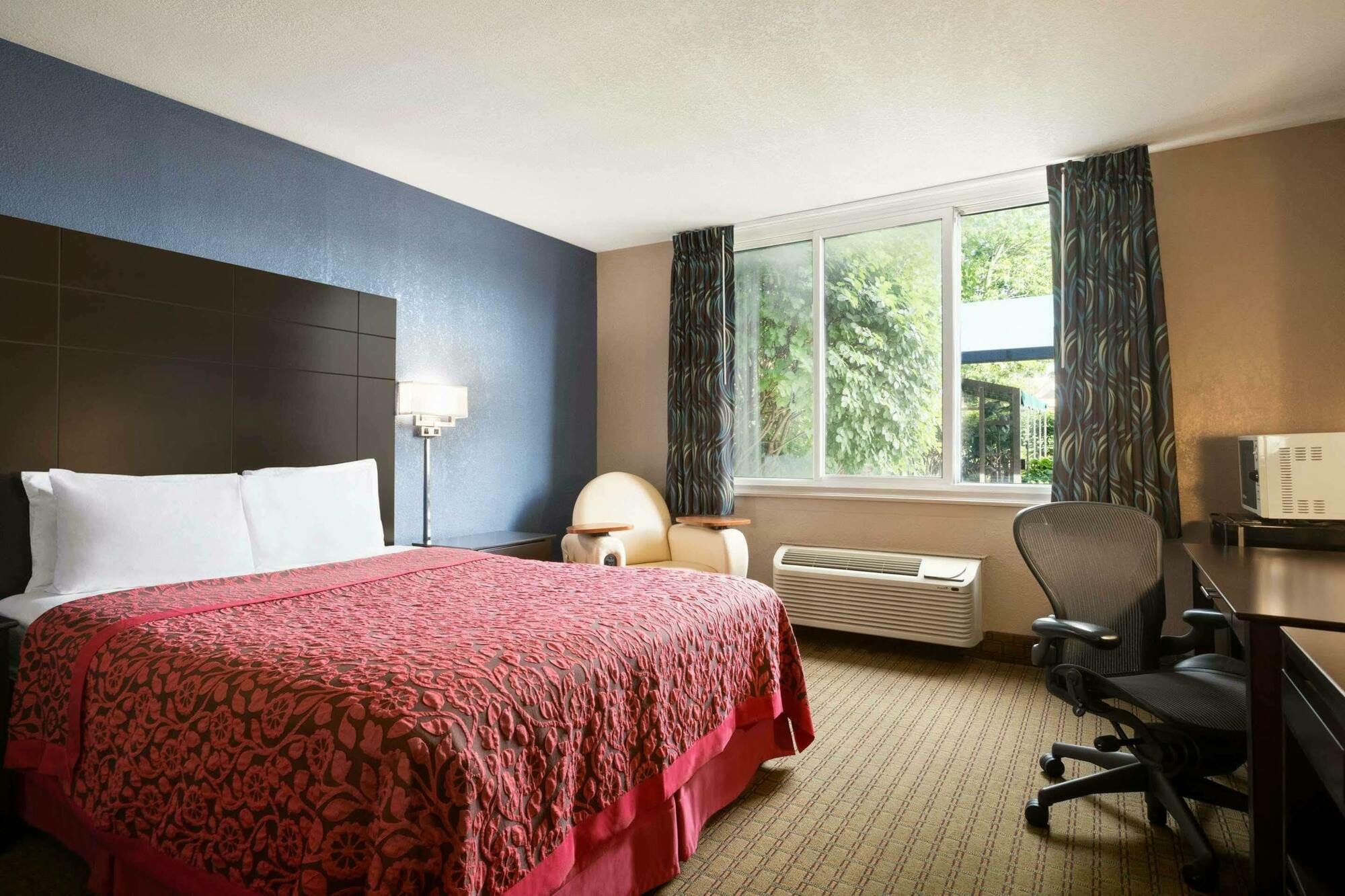 Days Inn By Wyndham Willoughby/Cleveland Exterior photo
